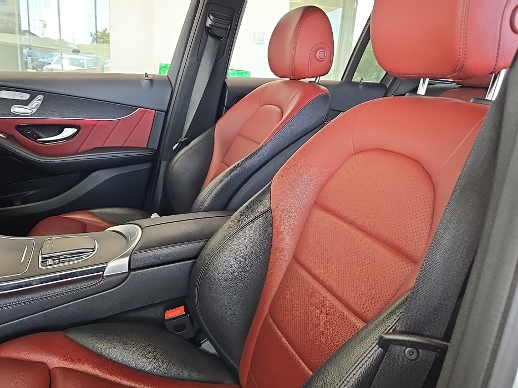 2020 Mercedes Benz GLC 300 4MATIC photo 2