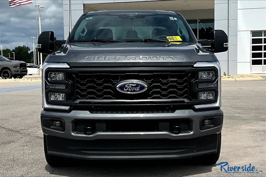 2024 Ford F-250 photo 2