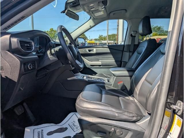 2023 Ford Explorer XLT photo 17