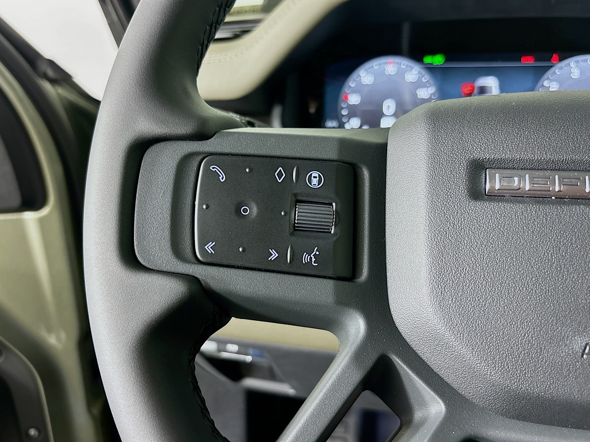 2025 Land Rover Defender 110 S photo 10