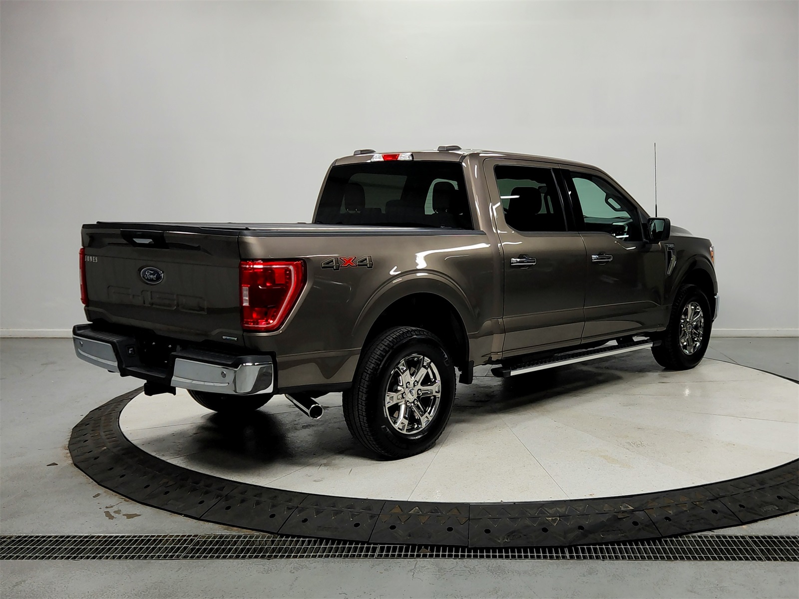 2023 Ford F-150 XLT photo 2