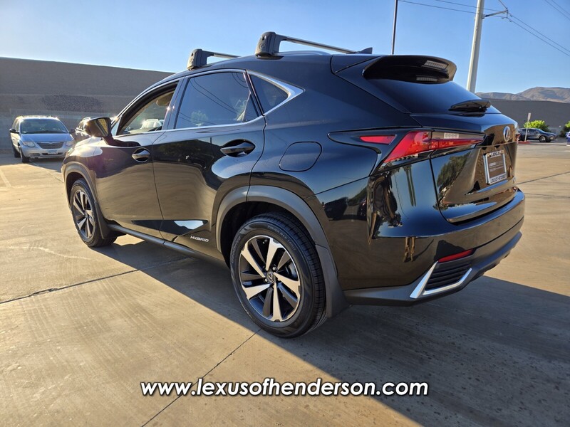 2021 Lexus NX 300h AWD photo 4