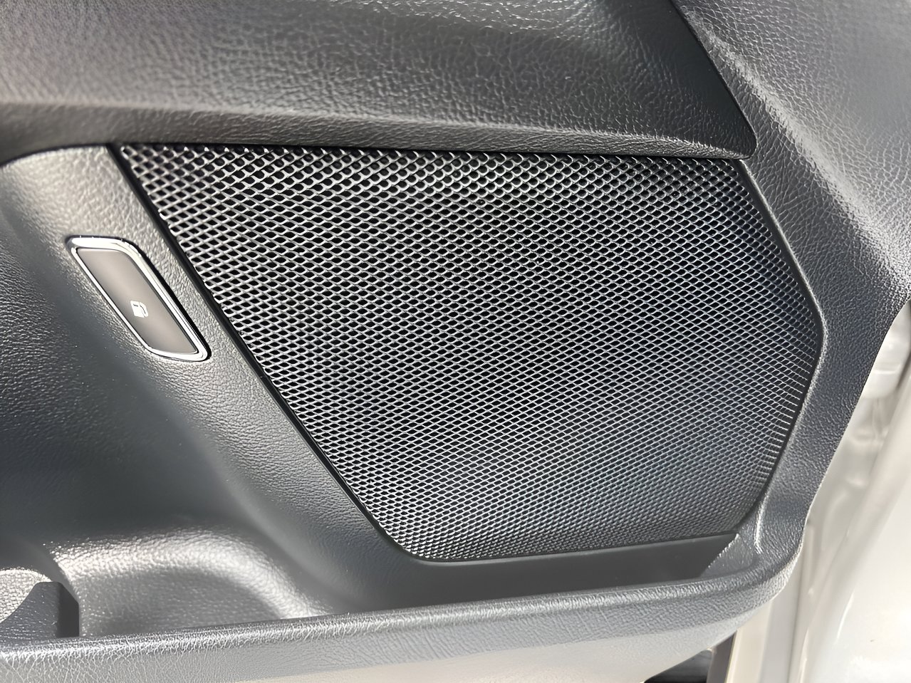 2018 Ford Fusion Hybrid S photo 17