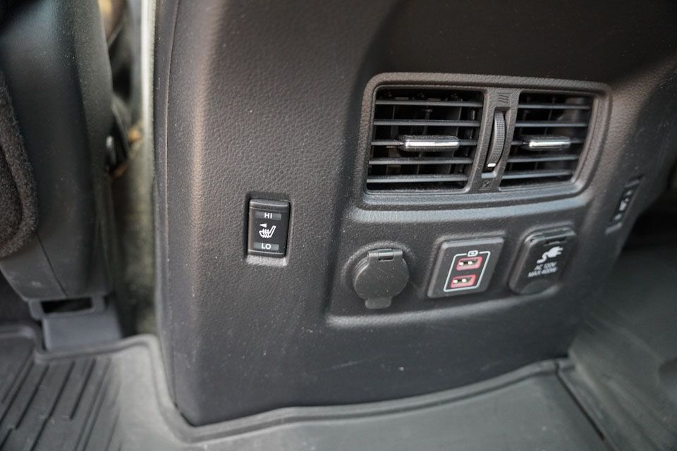 2024 Nissan Titan Platinum Reserve photo 4