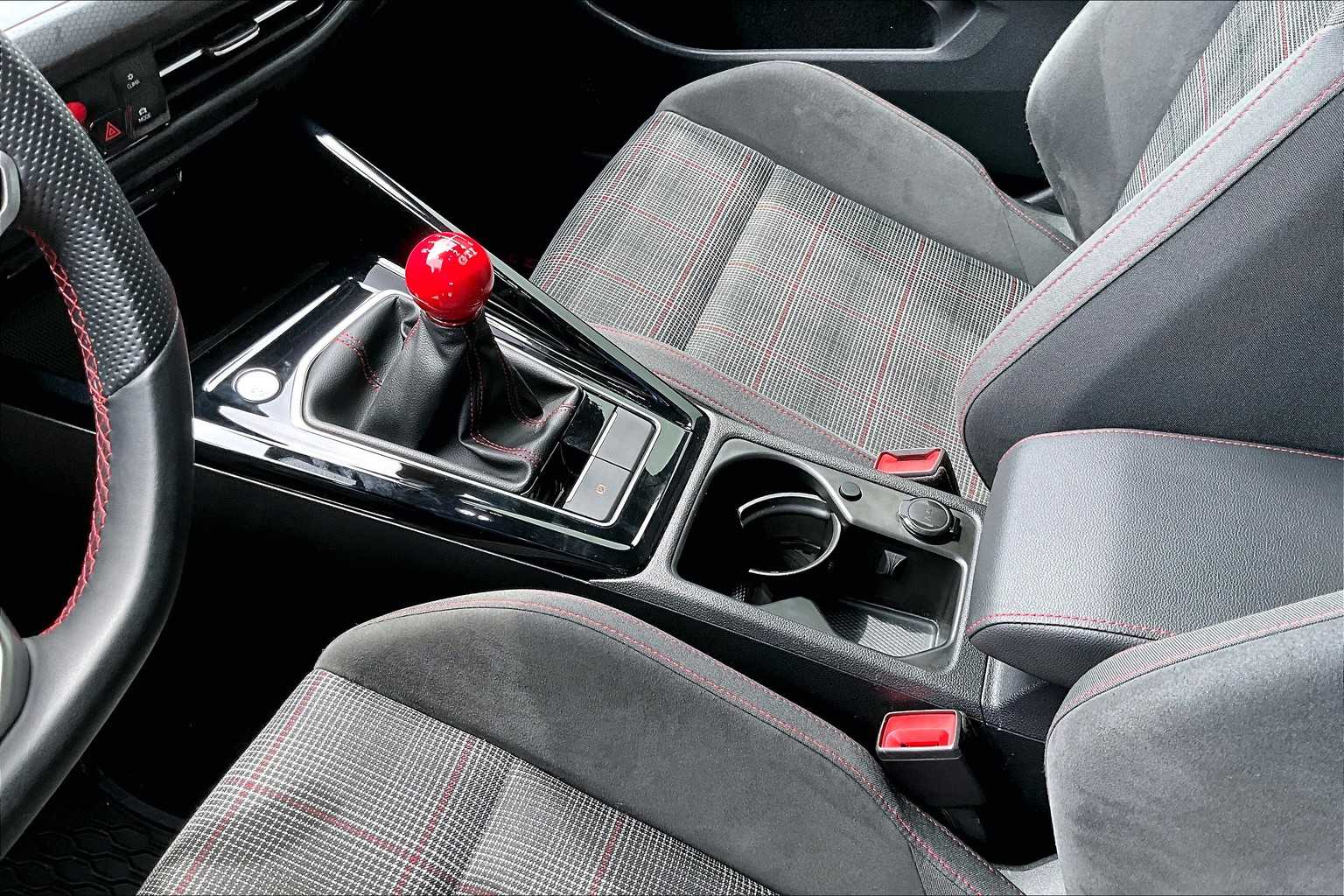 2024 Volkswagen Golf GTI 380 S photo 16