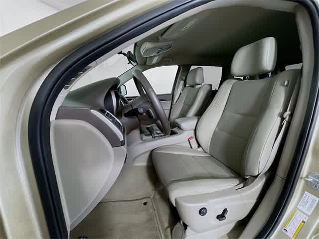 2011 Jeep Grand Cherokee Laredo photo 17