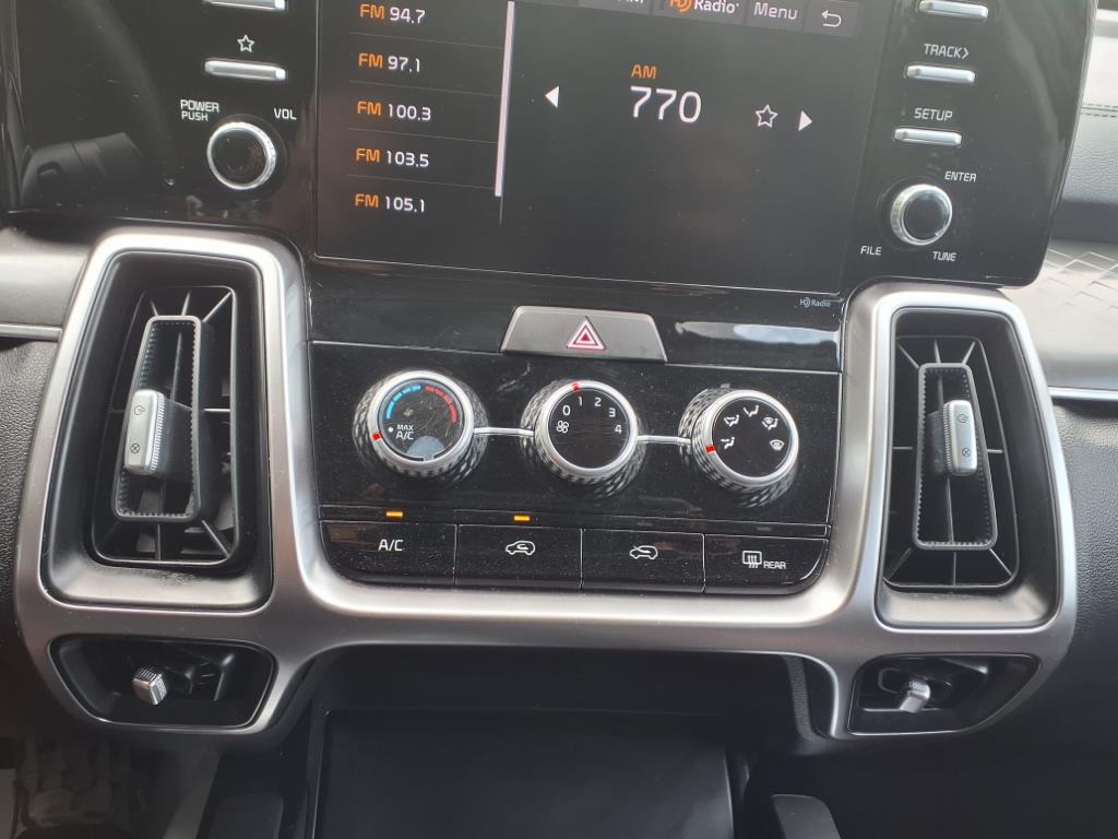 2022 Kia Sorento LX photo 19
