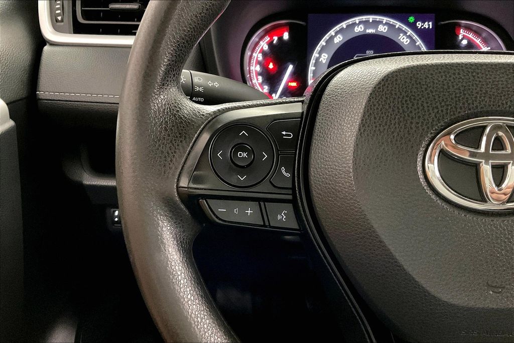 2024 Toyota RAV4 XLE photo 16