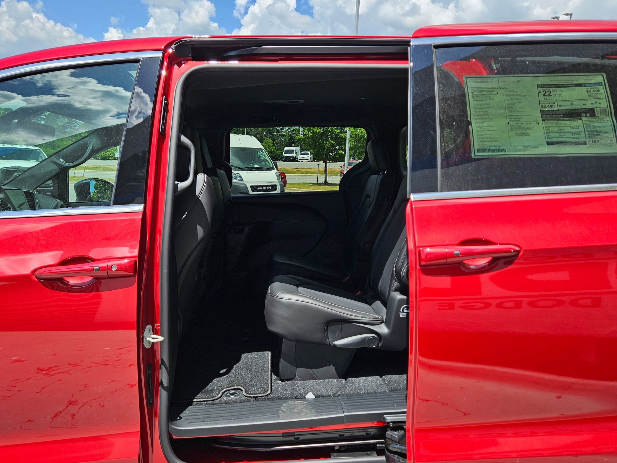 2025 Chrysler Pacifica photo 21