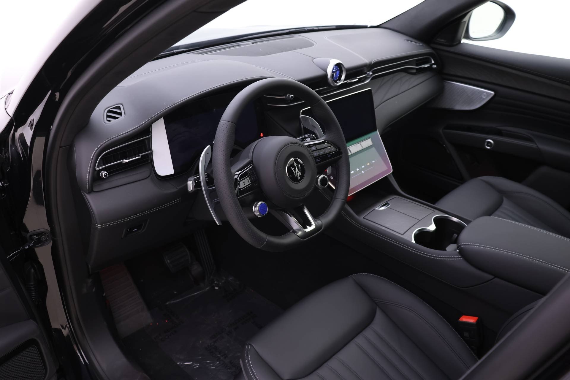 2025 Maserati Grecale photo 2