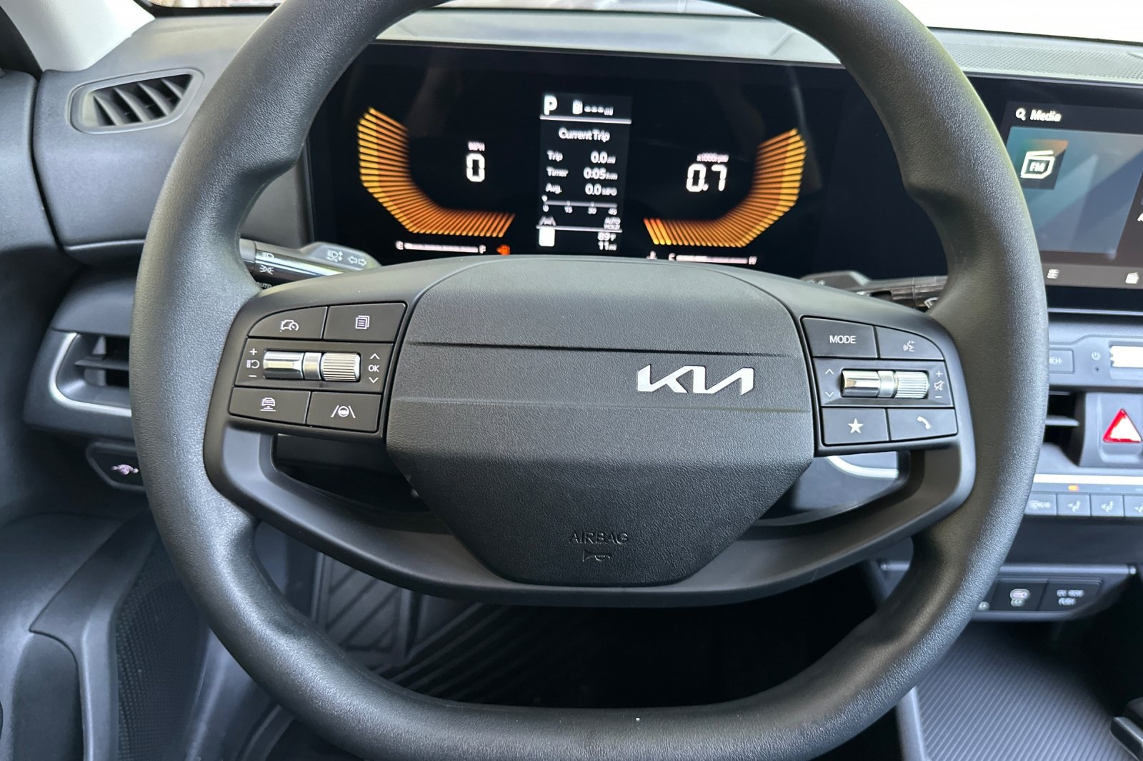 2025 Kia K4 LXS photo 17