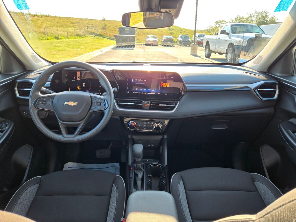 2025 Chevrolet Trailblazer LT photo 15
