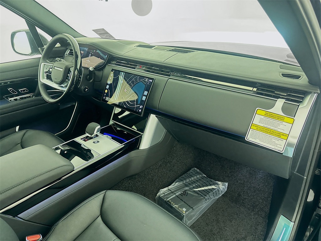 2025 Land Rover Range Rover SE photo 24