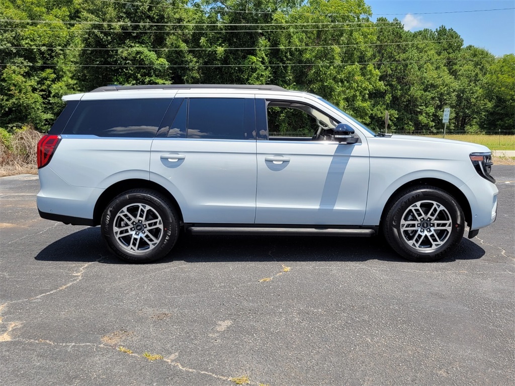 2025 Ford Expedition photo 14