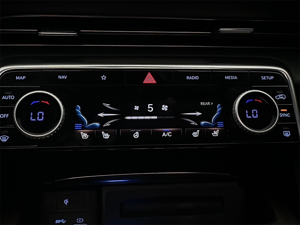2023 Genesis GV80 2.5T Prestige photo 21