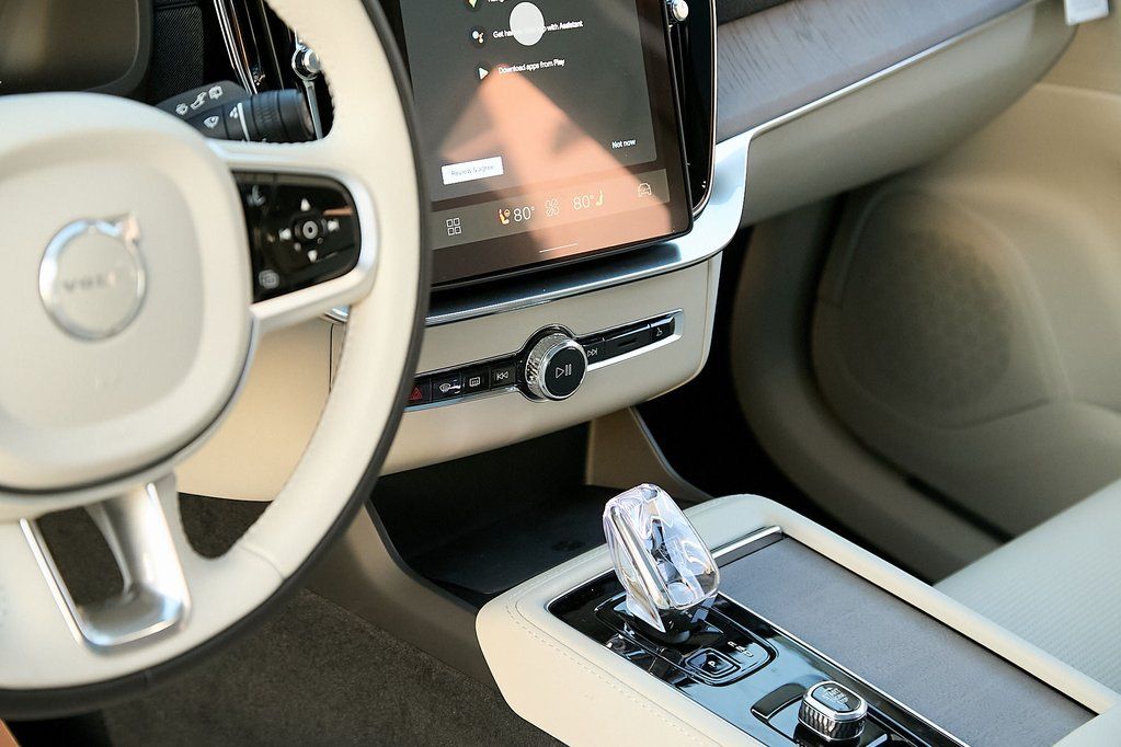 2026 VOLVO XC90 - Image 13