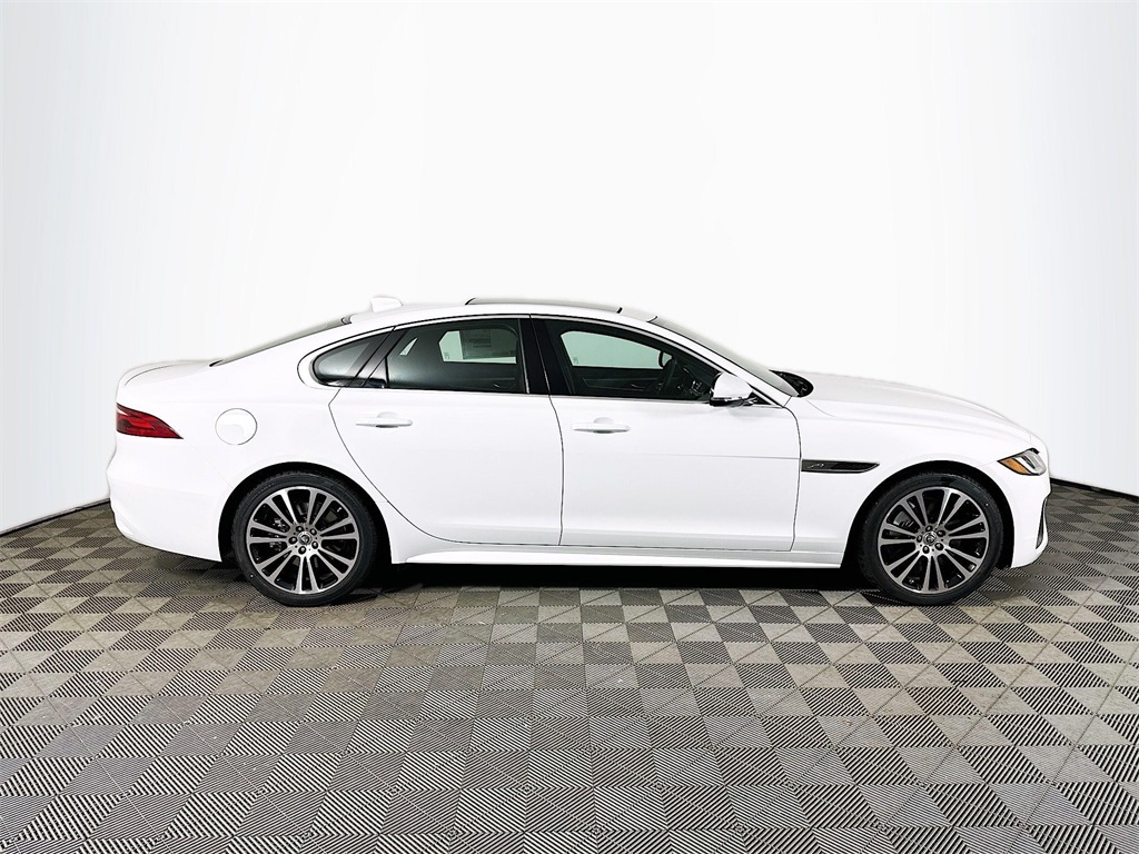 2024 Jaguar XF P300 R-Dynamic SE photo 4