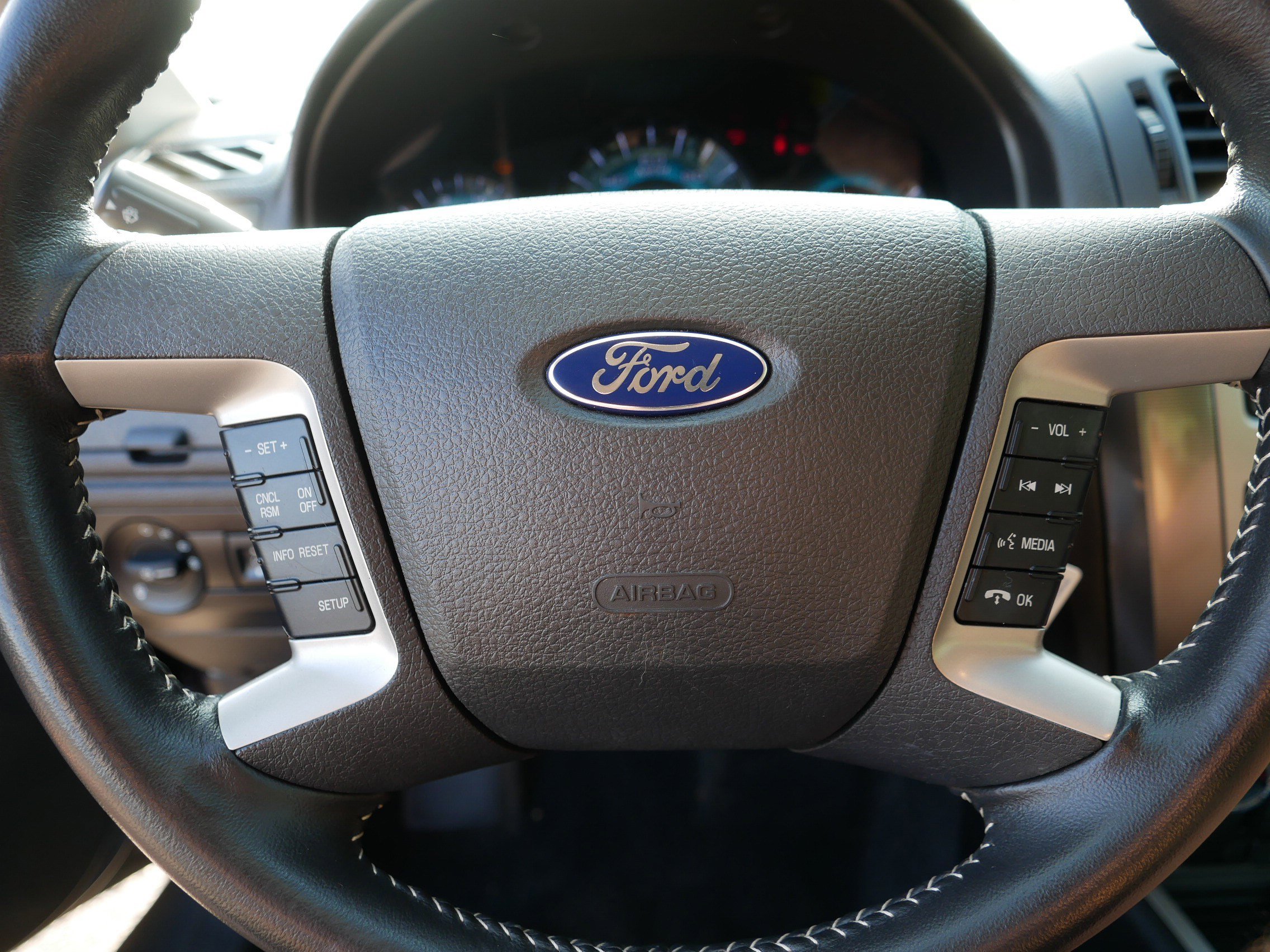 2012 Ford Fusion SEL photo 24