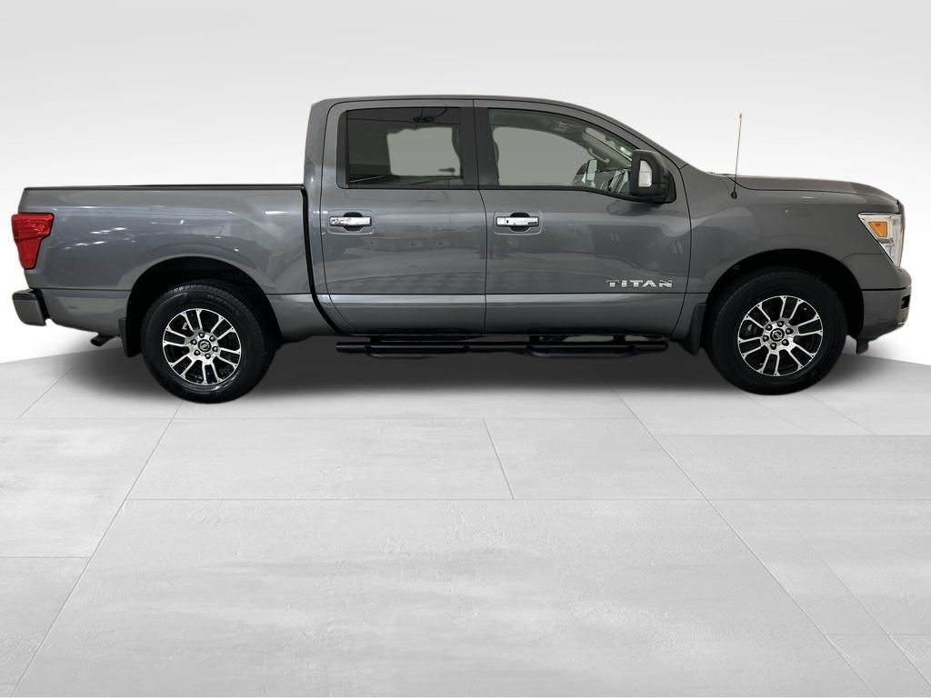 2021 Nissan Titan SV photo 7