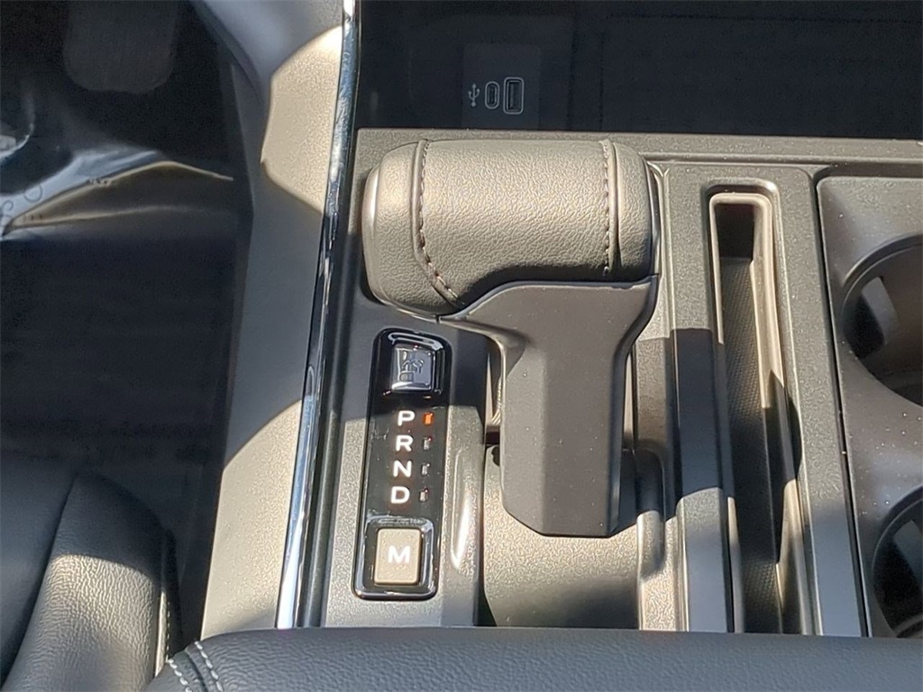 2025 Ford F-150 XLT photo 17