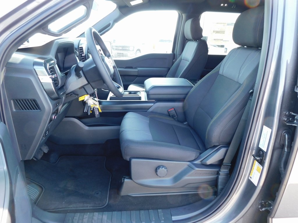 2025 Ford F-150 STX photo 13