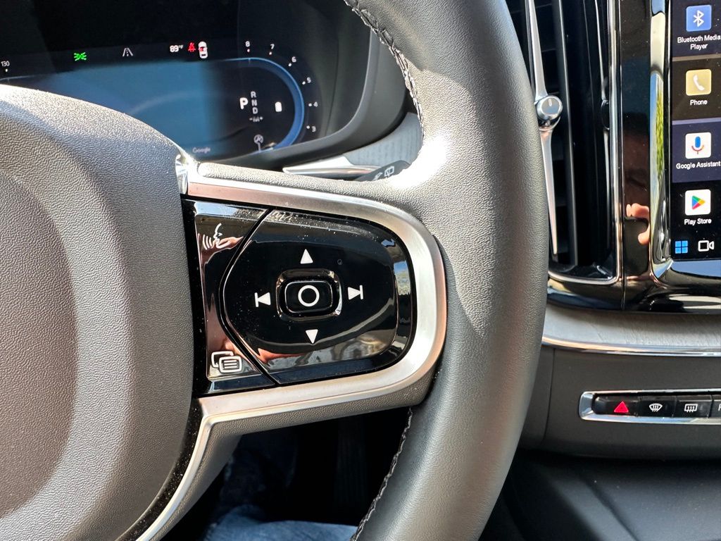 2025 Volvo XC60 B5 Plus photo 21