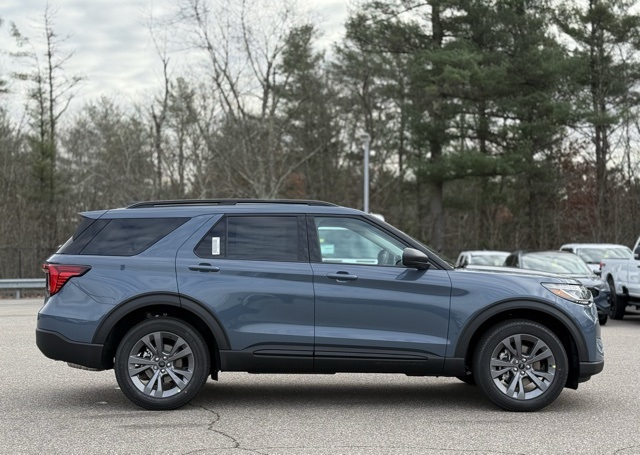 2026 Ford Explorer photo 2