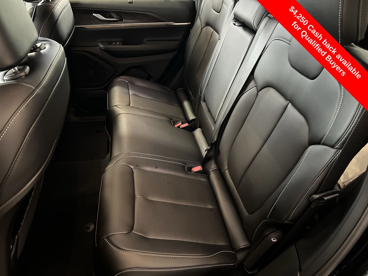 2025 Jeep Grand Cherokee Limited photo 2