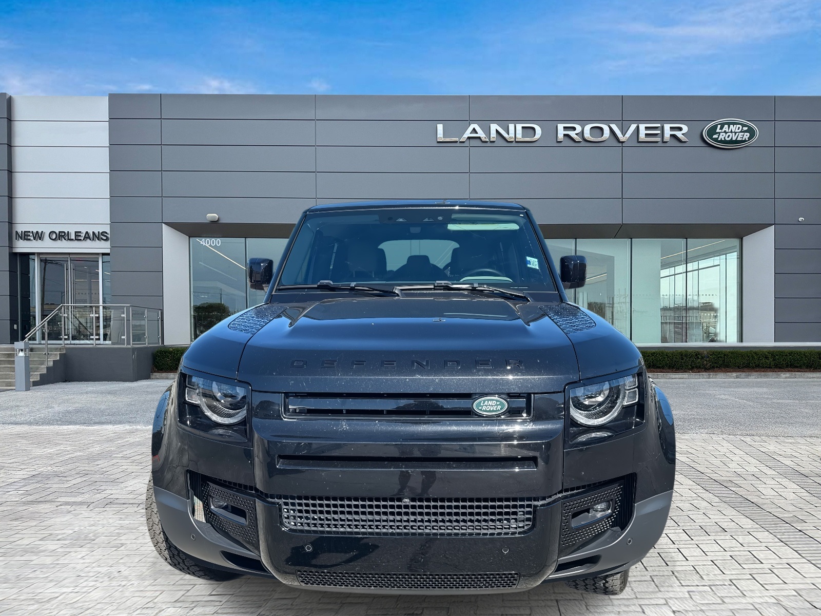 2023 Land Rover Defender 110 SE photo 4