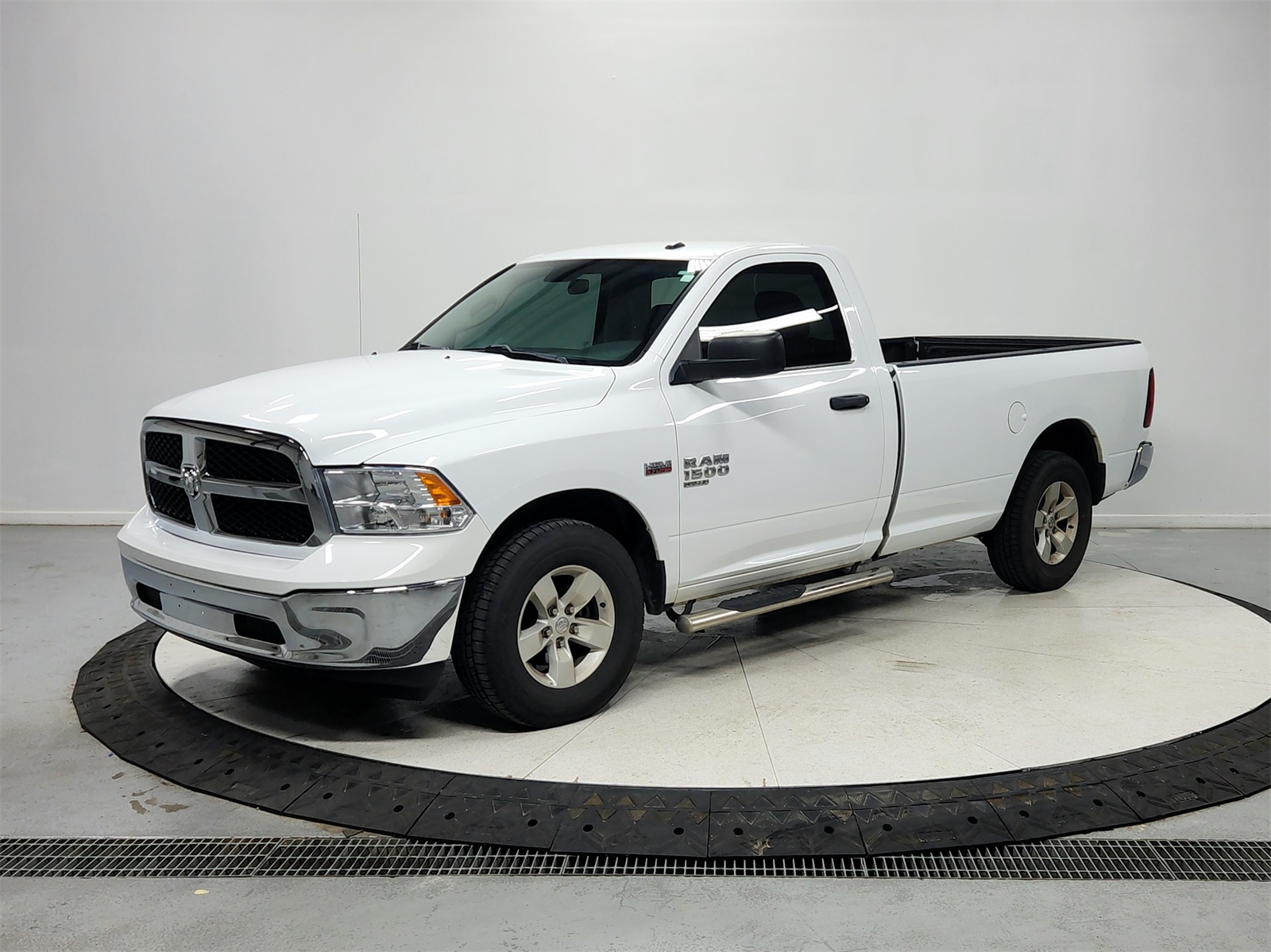 2022 Ram 1500 Classic Tradesman photo 3
