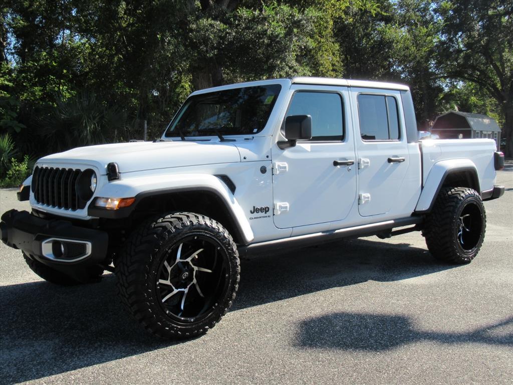 2024 Jeep Gladiator Sport photo 3