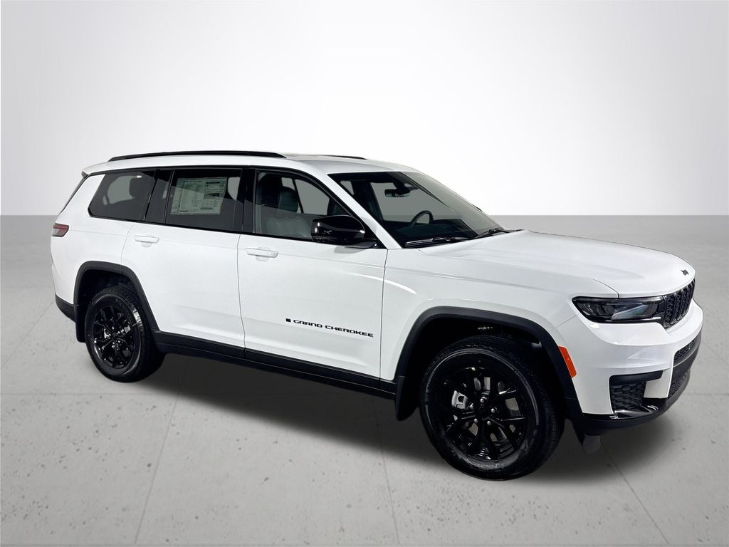 2025 Jeep Grand Cherokee Altitude photo 4