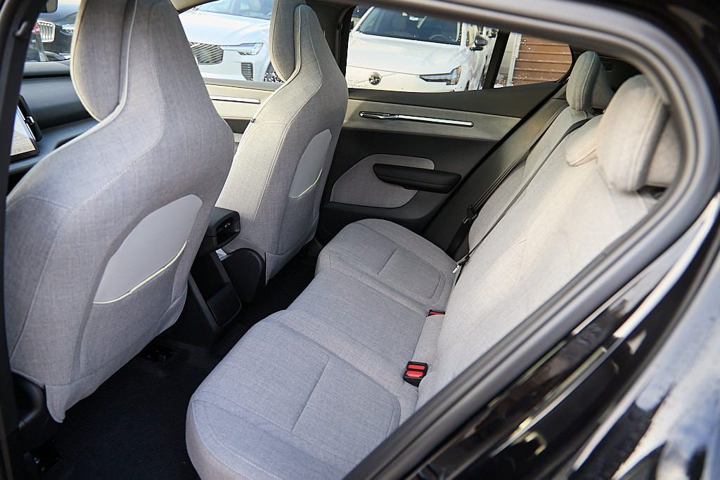 2025 VOLVO EX30 - Image 19