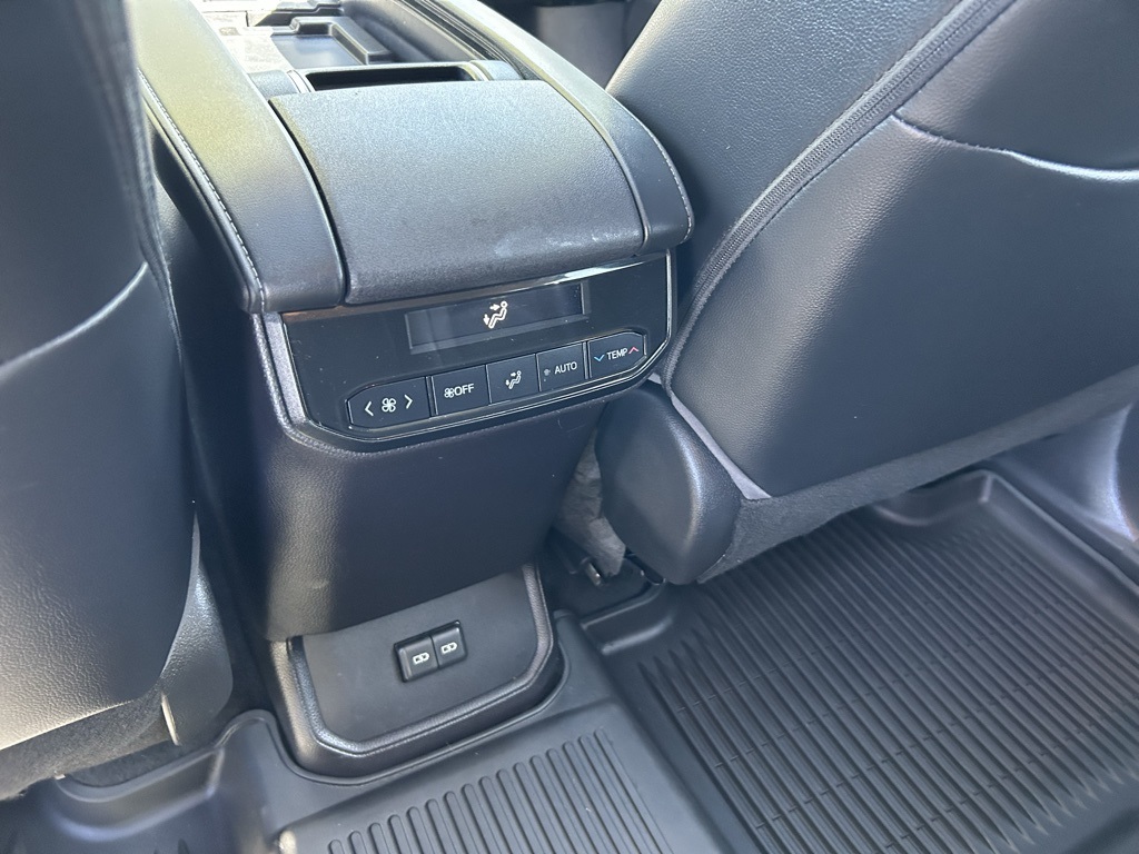 2022 Toyota Highlander XLE photo 23