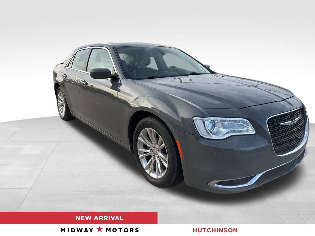 2017 Chrysler 300 Limited's photo