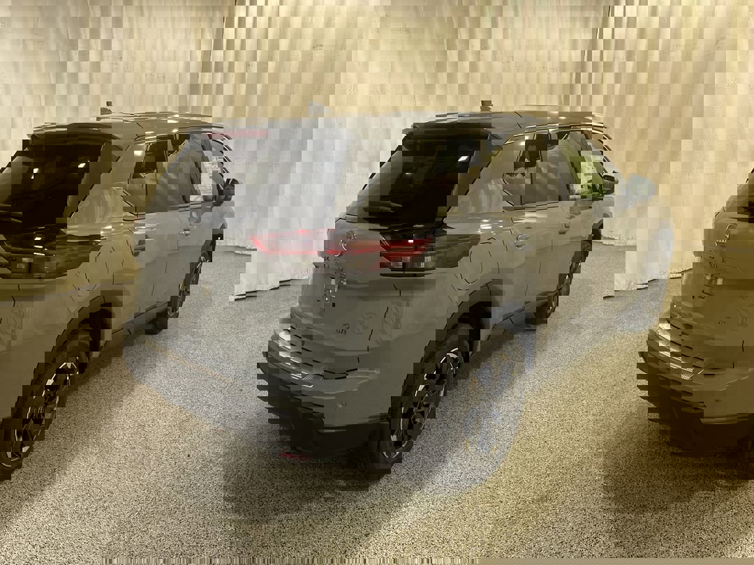 2026 Nissan Rogue SV photo 4