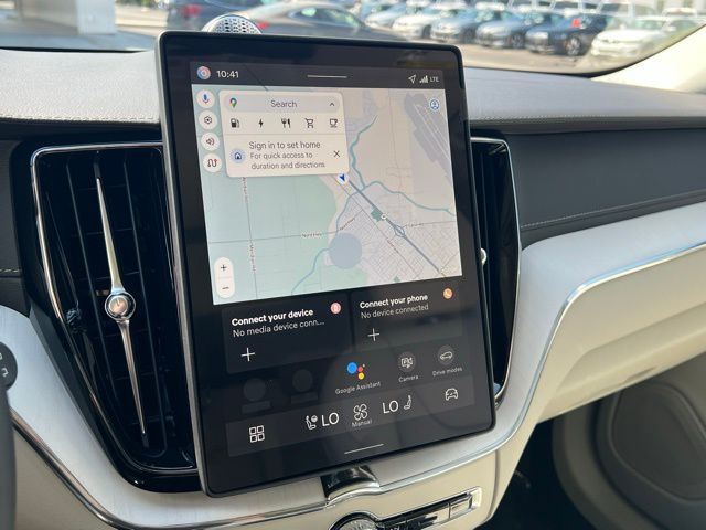 2026 Volvo XC60 Hybrid T8 photo 12