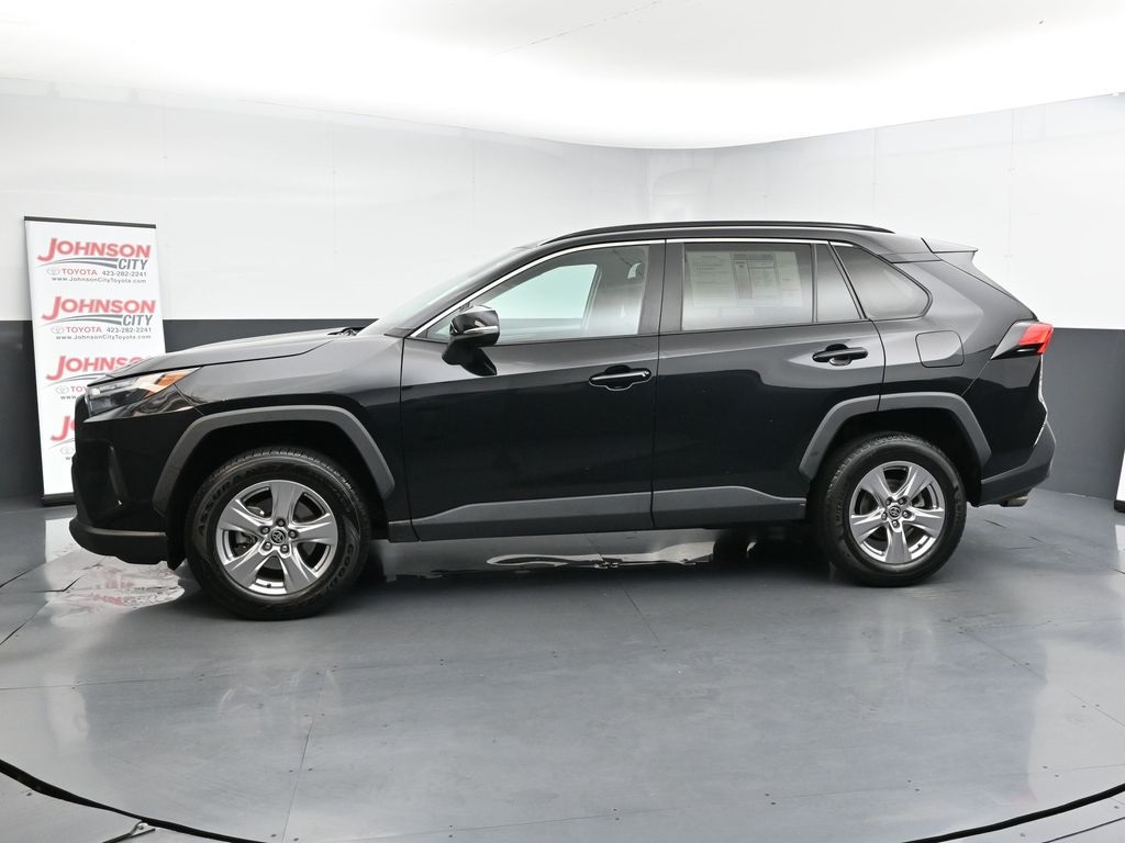 2023 Toyota RAV4 XLE photo 4