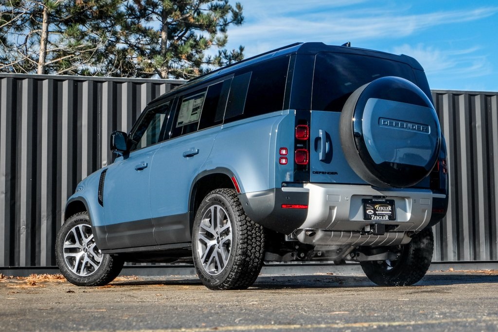 2025 Land Rover Defender 110 S photo 2