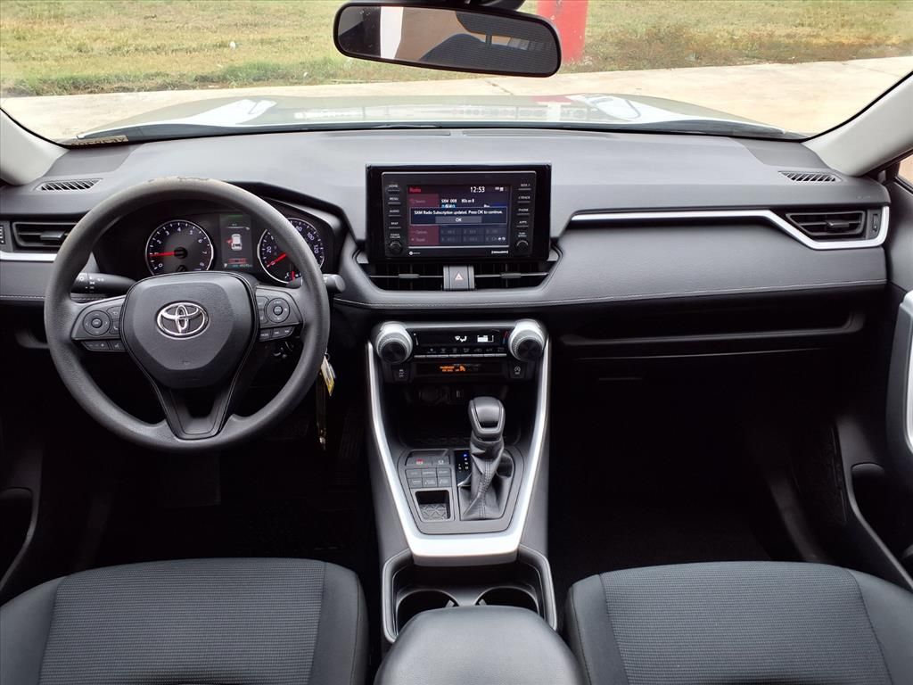 2021 Toyota RAV4 LE photo 3