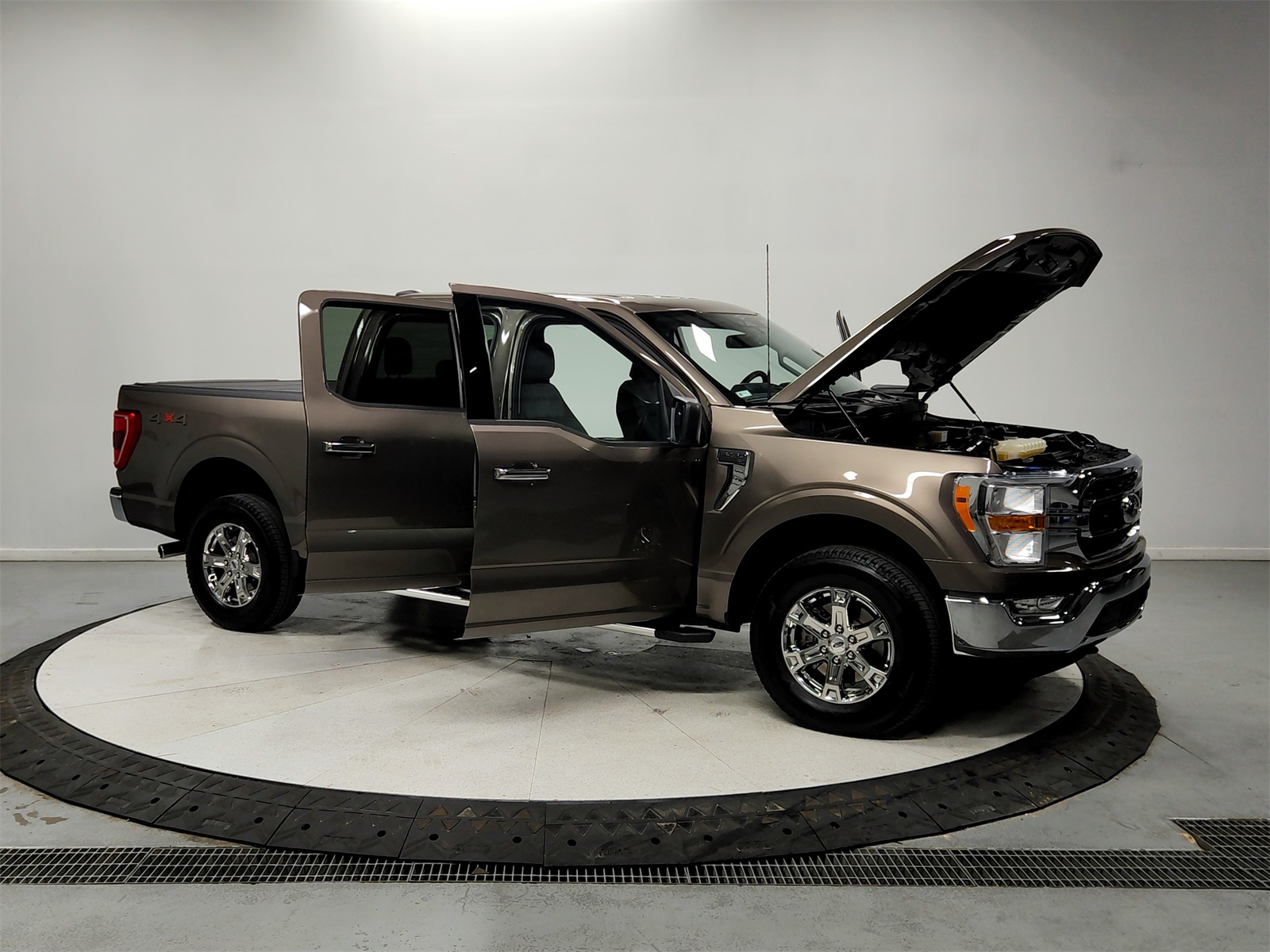 2023 Ford F-150 XLT photo 4