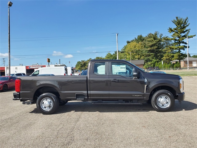 2024 Ford F-350 XL photo 3