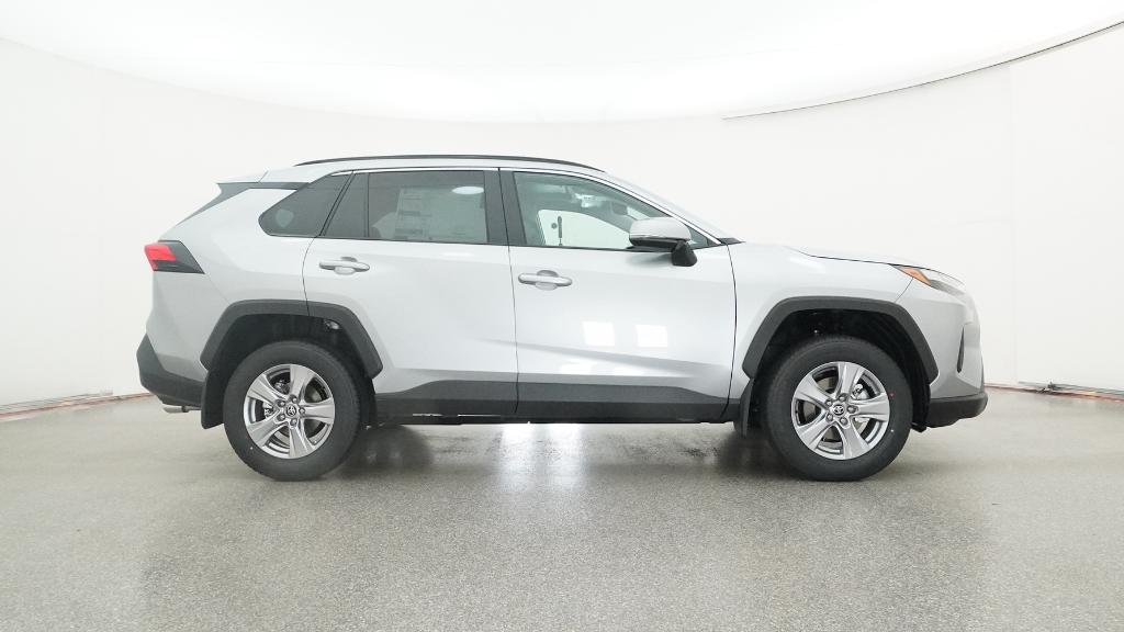 2025 Toyota RAV4 XLE photo 8