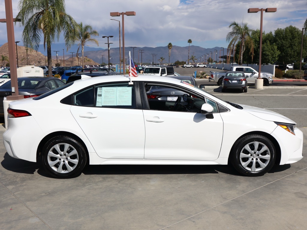 2023 Toyota Corolla LE photo 2
