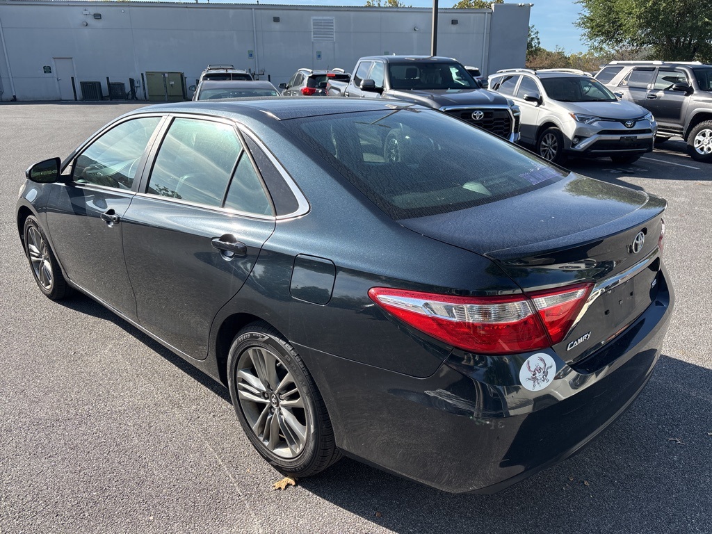 2016 Toyota Camry SE photo 4