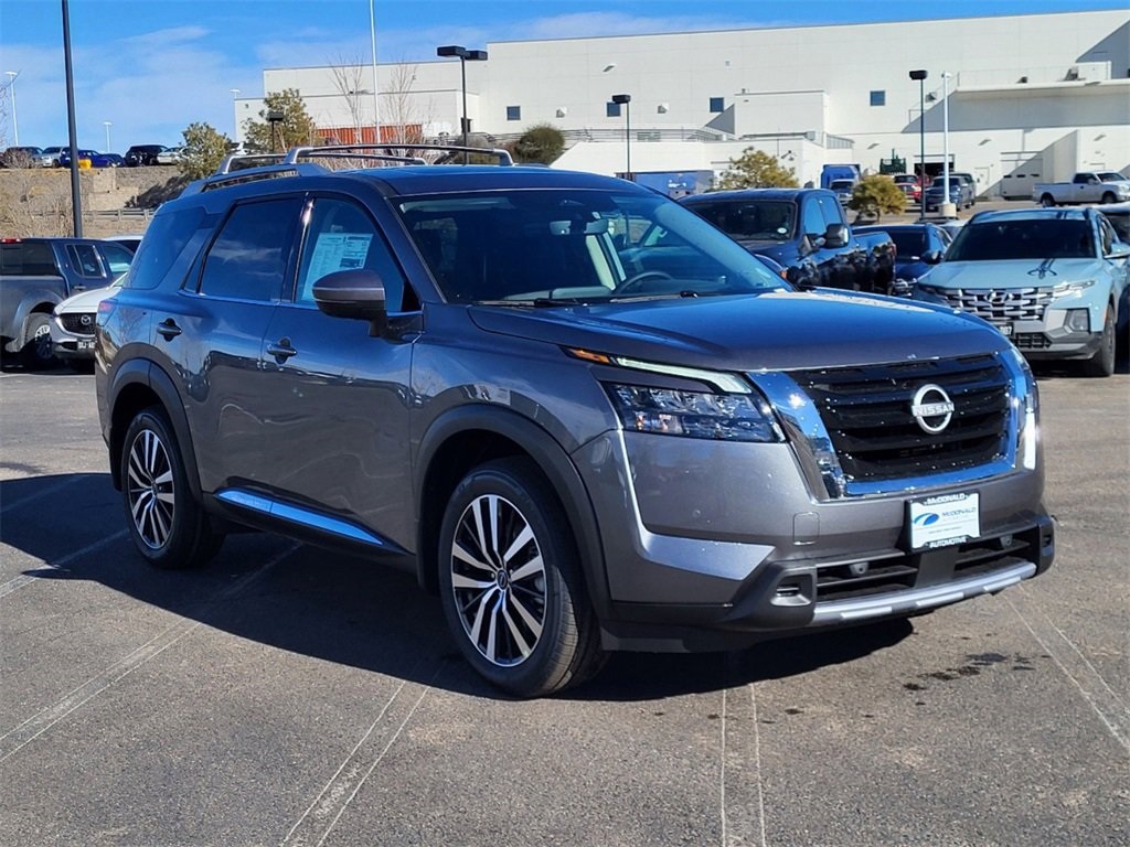 2025 Nissan Pathfinder Platinum photo 4