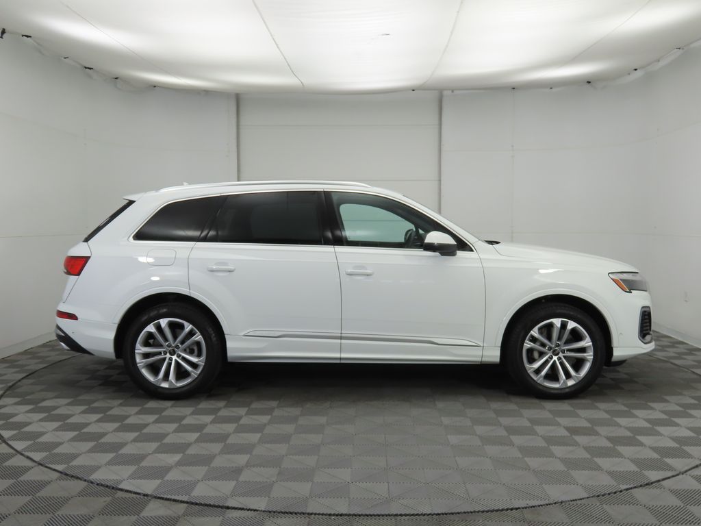 2025 Audi Q7 45 Premium Plus photo 4