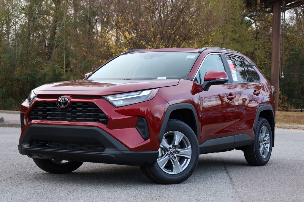 2025 Toyota RAV4 XLE's photo