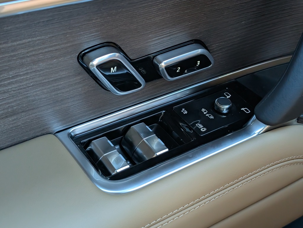 2025 Land Rover Range Rover SE photo 21