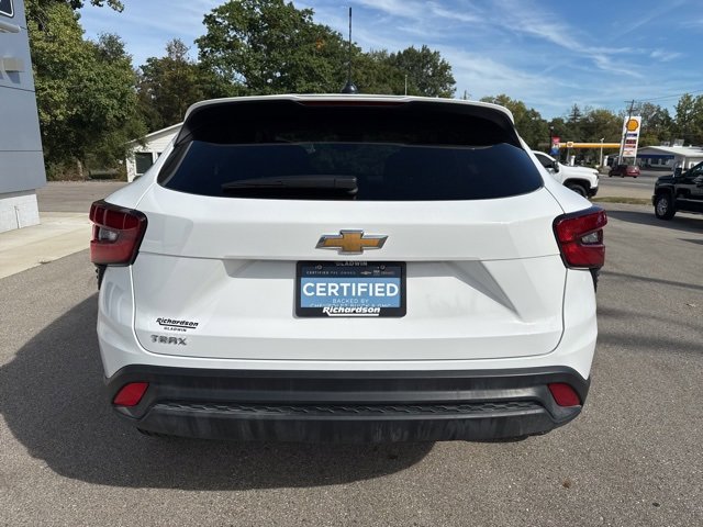 2024 Chevrolet Trax LS photo 4